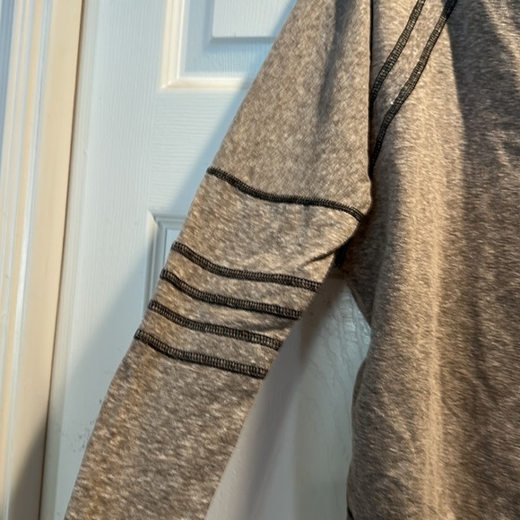 FP Movement Free People Gray Imagination Off Shoulder Piping Tee XS Top Shirt - Picture 5 of 9